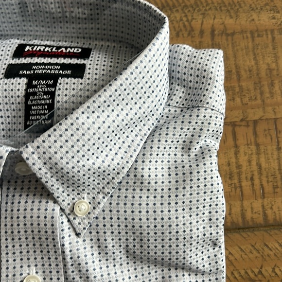 NWT - Kirkland Signature Short Sleeve Button Down Sport Shirts - Picture 2 of 7